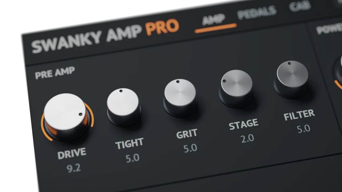 Gros plan sur la section préampli avec les boutons Drive, Tight, Grit, Stage et Filter